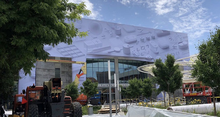 Apple inizia ad addobbare lo stabile del WWDC 2018 di iOS 12