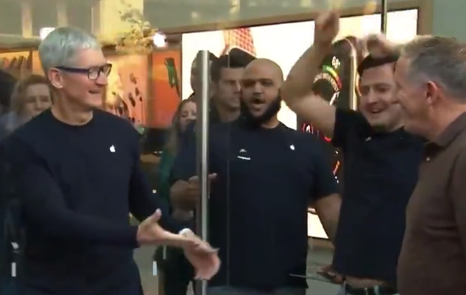 Tim Cook, Day One, iPhone XS, Apple Store, Palo Alto