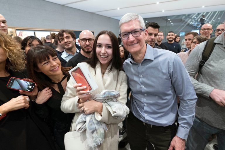iPhone XR, Day One, Tim Cook, Apple Store, Milano