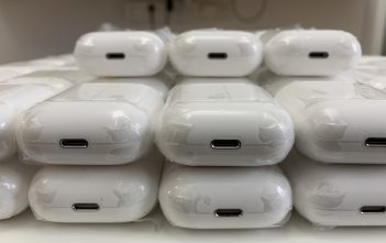 Le AirPods 2 arriveranno entro NATALE? Ecco NUOVE immagini che ce le mostrano? AirPods 2, Immagini, Fabbrica