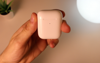 Le nuove AirPods 2 sono IMPERMEABILI o no? AirPods 2, Impermeabili, iFixit