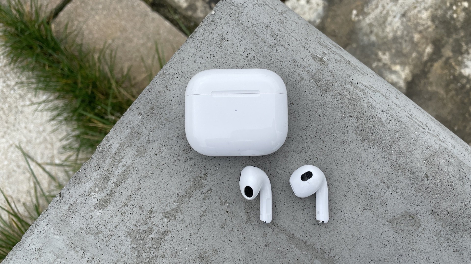 iOS 16, iOS 16.4 RC, AirPods Lite