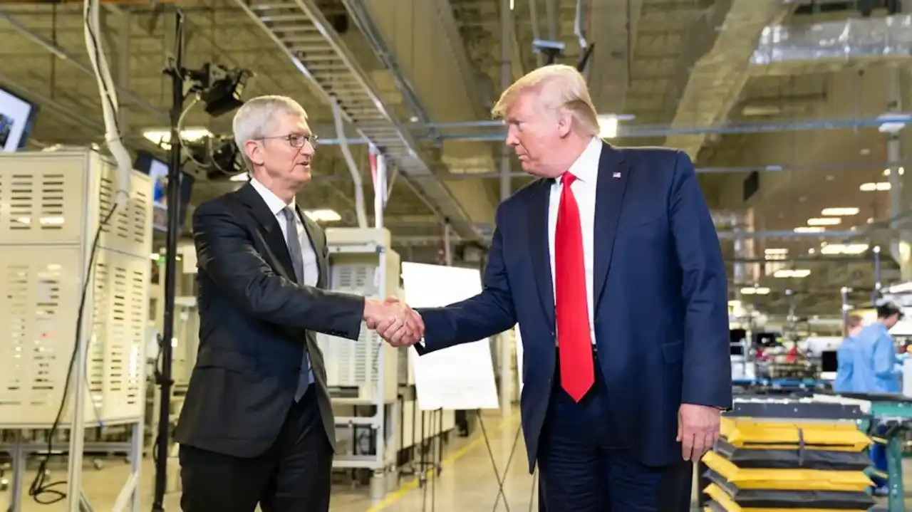 Trump pensa che gli Stati Uniti possano produrre ogni iPhone