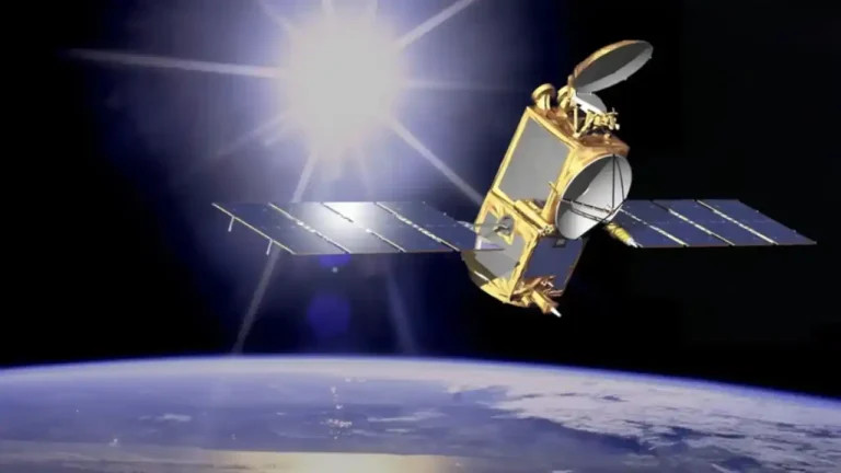 Apple, Starlink, Elon Musk, satellite iPhone, Globalstar, SpaceX, Project Eagle