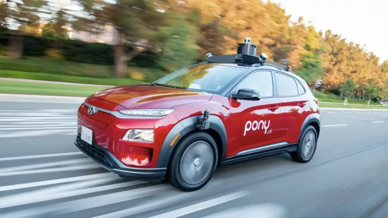 Uber, robotaxi, Pony AI, WeRide, Momenta, guida autonoma, Europa, Medio Oriente, mobilità, auto autonome