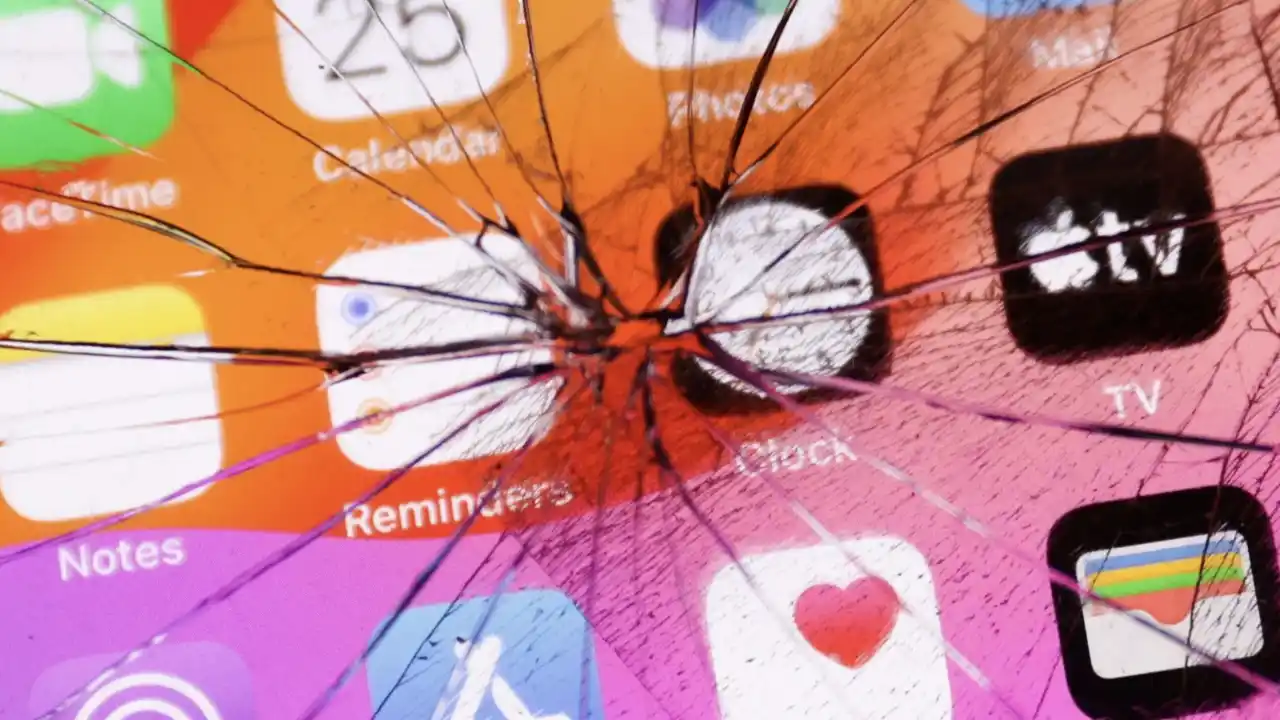 Apple: “iPhone sta morendo a causa dell’intelligenza artificiale”