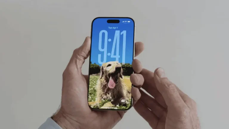 iOS 26, schermata di blocco iPhone, novità iOS 26, widget lockscreen, orologio iOS 26, sfondi 3D iPhone