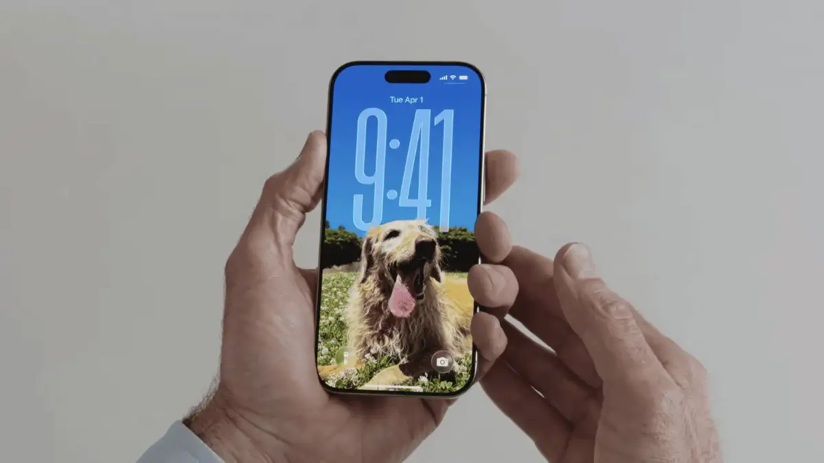 iOS 26, schermata di blocco iPhone, novità iOS 26, widget lockscreen, orologio iOS 26, sfondi 3D iPhone