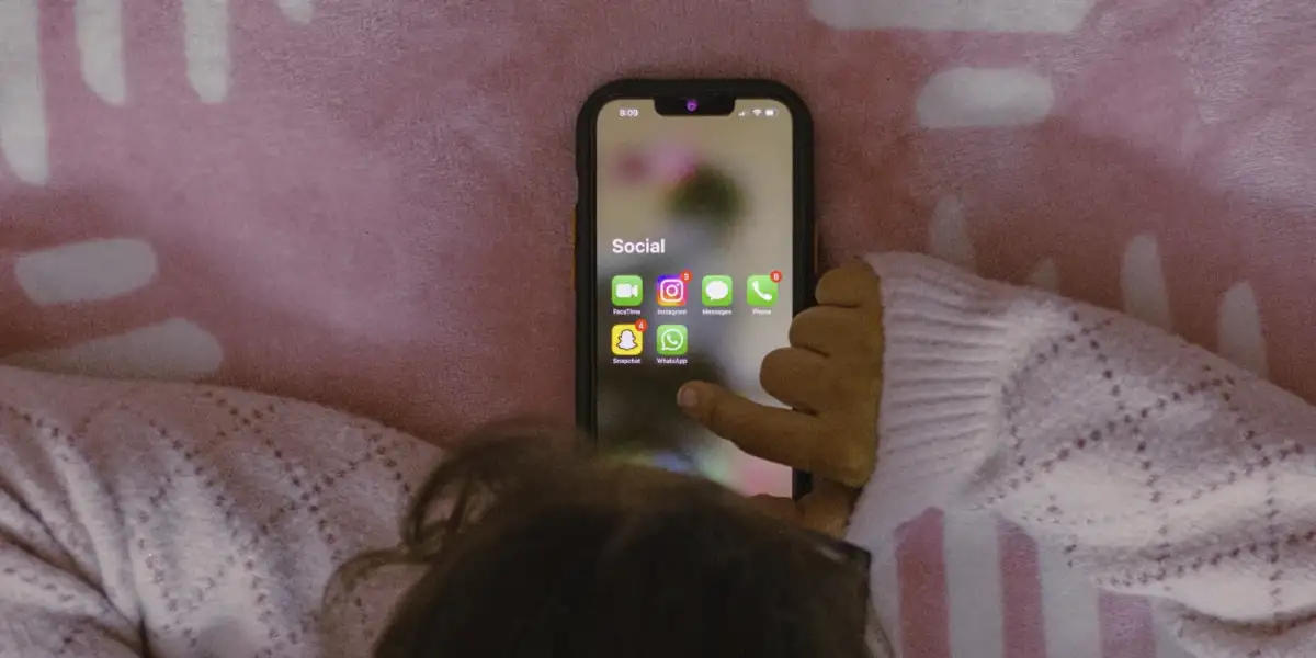 verifica età online, sicurezza bambini, Unione Europea, Digital Services Act, regolamento UE, identità digitale, Italia app età, privacy online