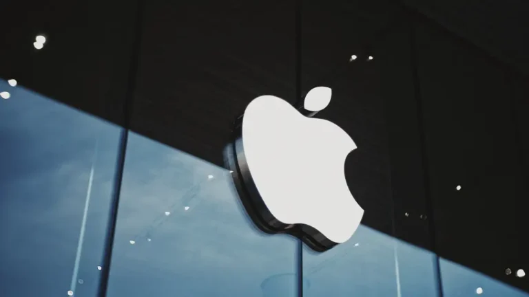 Apple, ricavi Apple, Q3 2025, utili Apple, vendite iPhone, bilancio Apple, Tim Cook