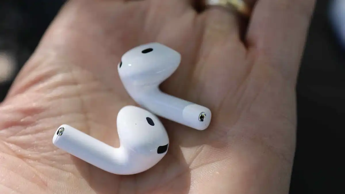 AirPods Pro, AirPods 5, Apple, H3 chip, AirPods Pro 4, Mark Gurman, Ming-Chi Kuo, Apple Newsroom, cuffie Apple, audio wireless