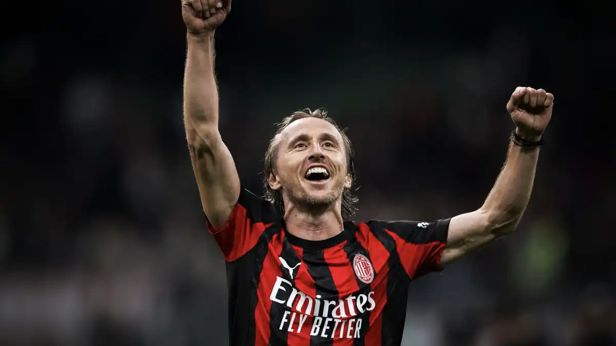 Luka Modric, Santiago Gimenez, Milan, AC Milan, iPhone, Apple, Milanello, Serie A, calcio, regalo Modric, spogliatoio Milan, smartphone, notizie calcio, MilanNews