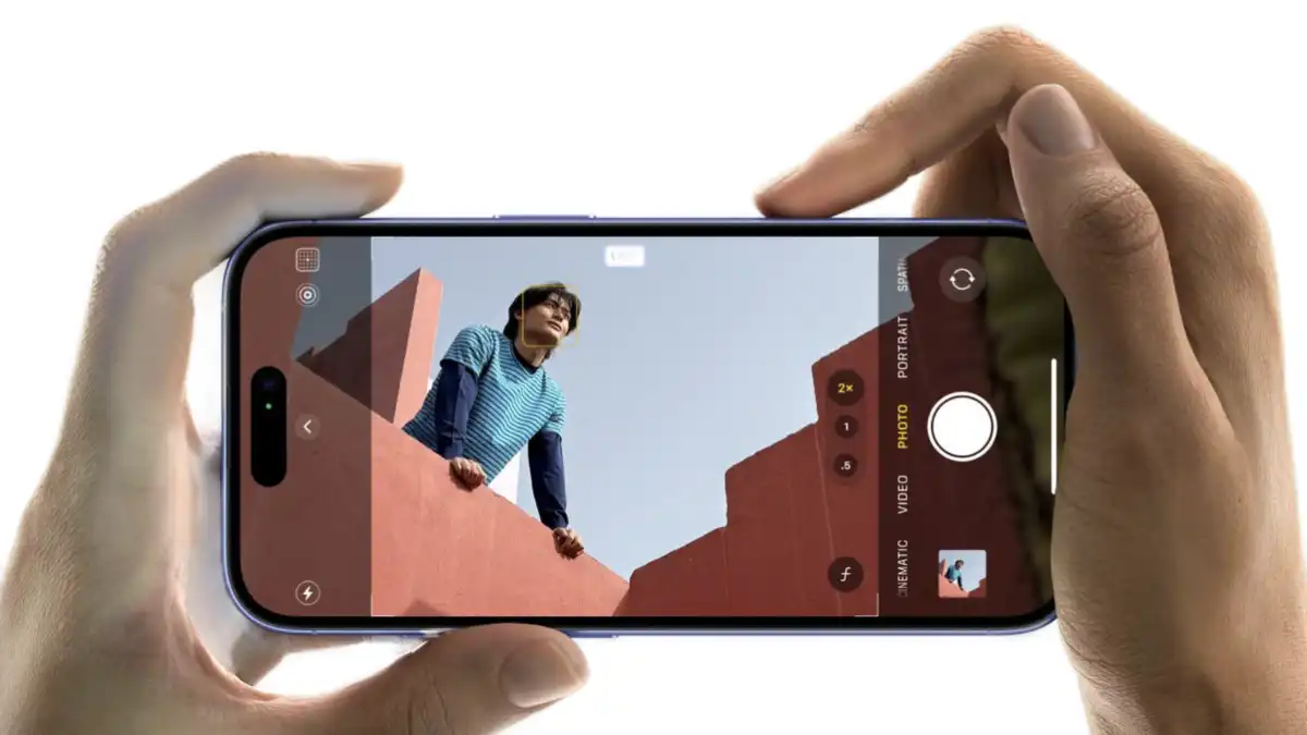 iPhone 18, Controllo Fotocamera, Camera Control, The Information, Rumors, iPhone 16, iPhone 17