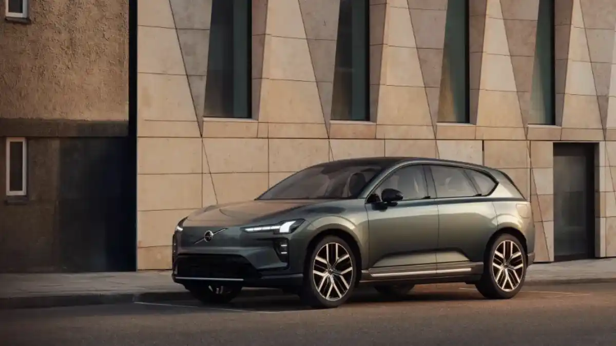 Volvo, Apple CarPlay, Android Auto, GM, Infotainment, Volvo EX60, Auto Elettriche
