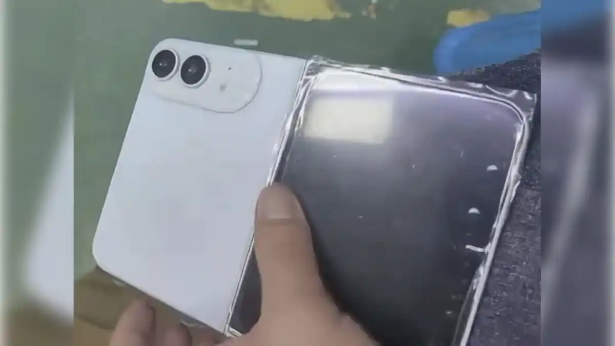 iPhone Ultra, iPhone Ultra Bianco, Colori iPhone Ultra, Pieghevole Apple, Rumors Apple, Apple News 2026, Hardware iPhone, Design Apple, Anteprima iPhone